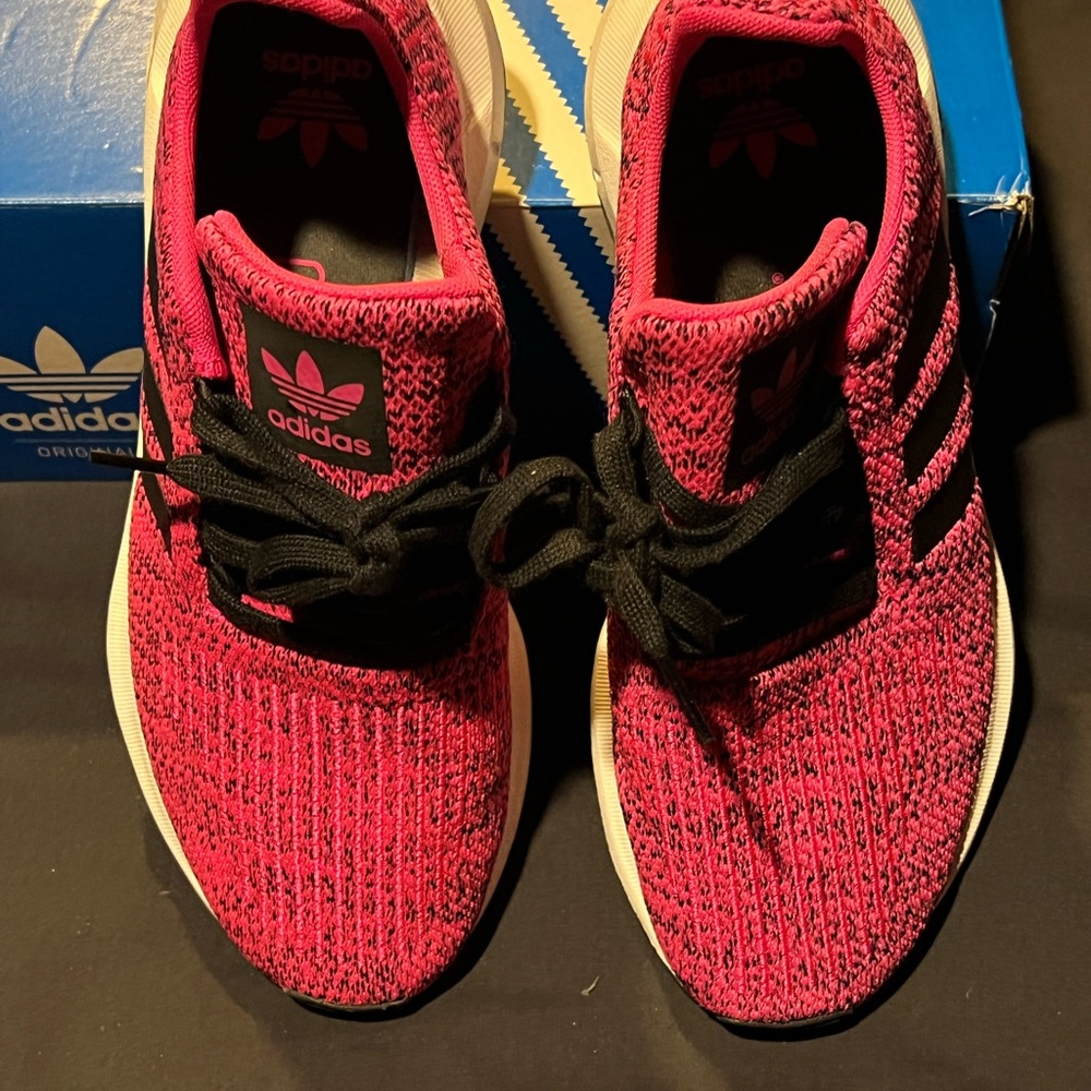 Adidas gentle used fuchsia and black, sneakers